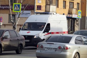 Мужчина в Кирово-Чепецке не выпускал медиков из квартиры и пырнул водителя ножом