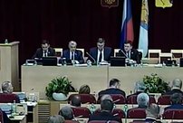 Депутаты Заксобрания приняли поправки в Конституцию через претензии и цитату историка