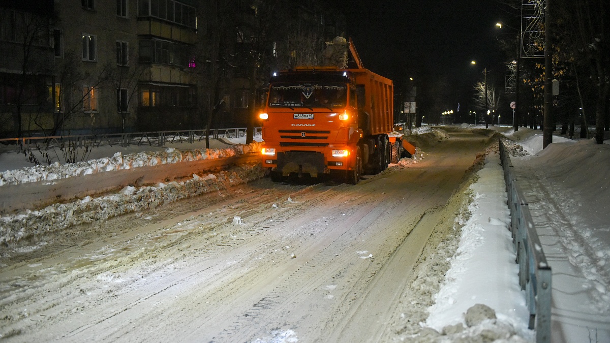 Где нельзя парковаться»: названы участки, с которых ночью вывезут снег