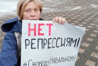 Кировчанка, покинувшая накануне ИВС, утром вновь вышла на пикет в поддержку Навального