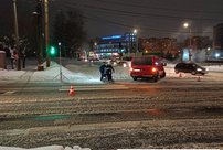 Переходили на красный: в Кирове две женщины оказались под колесами иномарки