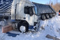 Известна судьба водителя, чья фура съехала в кювет в Кировской области