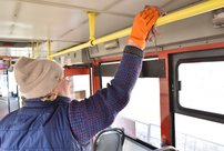 В Кировском общественном транспорте пассажиры смогут обеззаразить руки