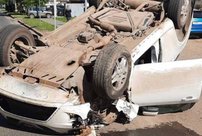 ДТП в Кирове: два автомобиля столкнулись и перевернулись