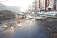 В Кирове пьяный водитель на «Логане» снёс фонарный столб