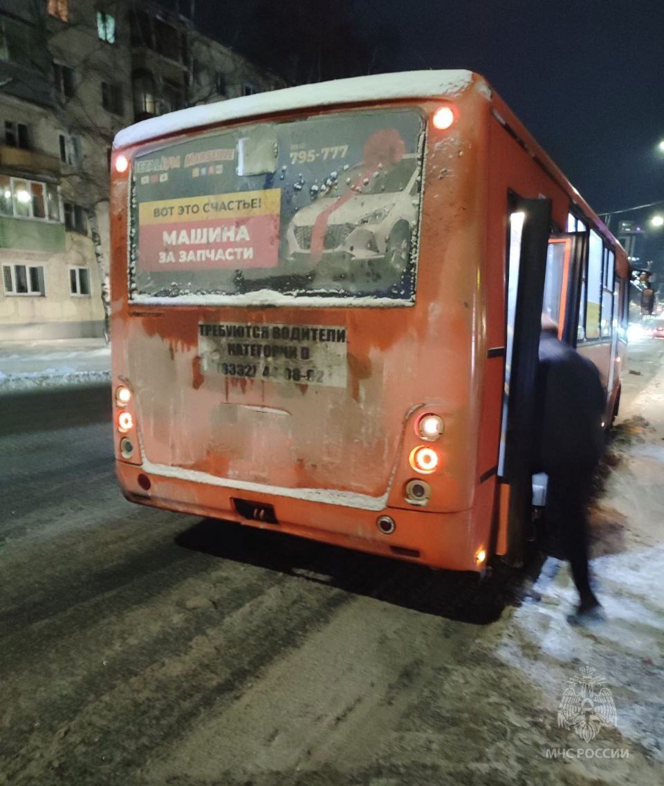 Автобус с пассажирами загорелся в Кирове 16 декабря