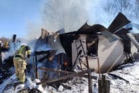 В Кировской области 2-летняя девочка с братом подожгли дом