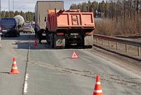 После ДТП с двумя грузовиками частично перекрыли проезд по Советскому тракту