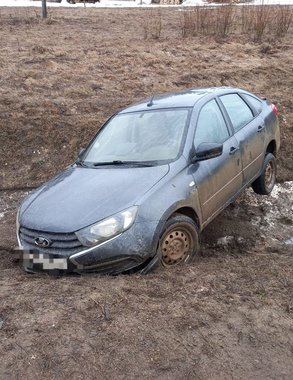 В Афанасьевском районе водительница "Лады Гранты" съехала в кювет