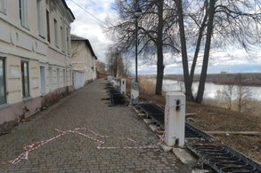 В Кирове почти на 2 месяца перекрыли пешеходную часть набережной Грина