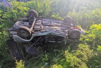 1 погиб и 5 пострадали: в Кировской области перевернулась легковушка