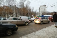 Утро в Кирове началось с 3-километровой пробки