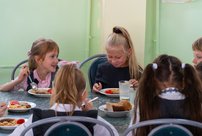 Здоровая пища и запрет на телефоны: директорам кировских школ напомнили о новых требованиях СанПиН