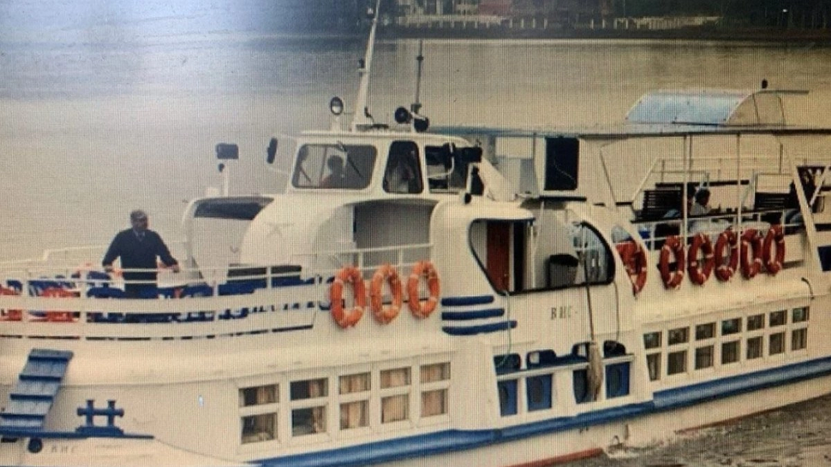 В Сосновке продают теплоход с зоной барбекю за полтора миллиона