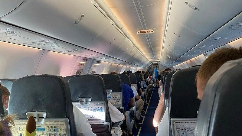 Почему знатоки выбирают "худшее" место в самолете: пилот австралийской авиакомпании рассказал, чем лучше в "хвосте"