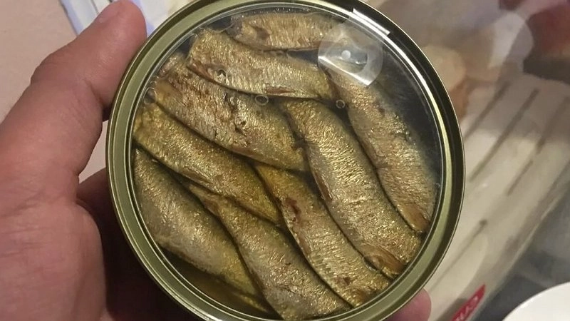 Что кладут в банки вместо рыбы: специалисты Роскачества проверили шпроты 22 торговых марок