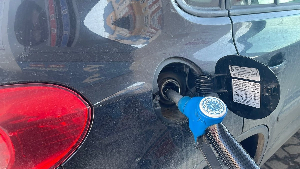 Стало известно, на какой скорости бензин и дизель расходуется в 2 раза меньше — езжу и экономлю