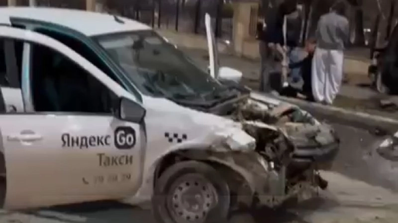 Обнародовали видео с протаранившим такси Фордом в Кирове