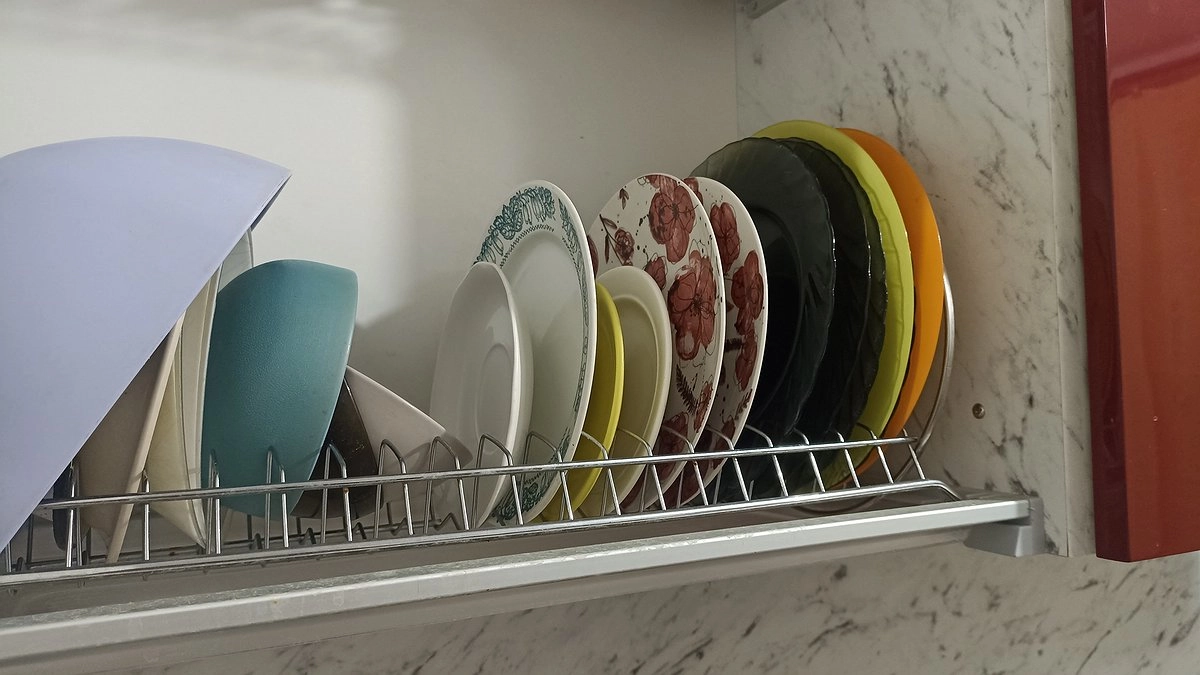 Главная картинка новости: Выбросила сушилку и только рада - кухня как из журнала: секрет идеального порядка на столешнице