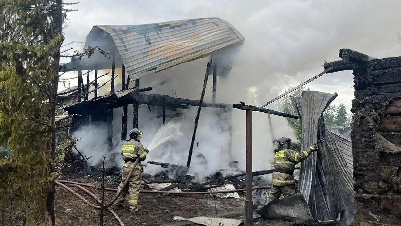 Грозовая молния продолжает уничтожать дома в Кировской области
