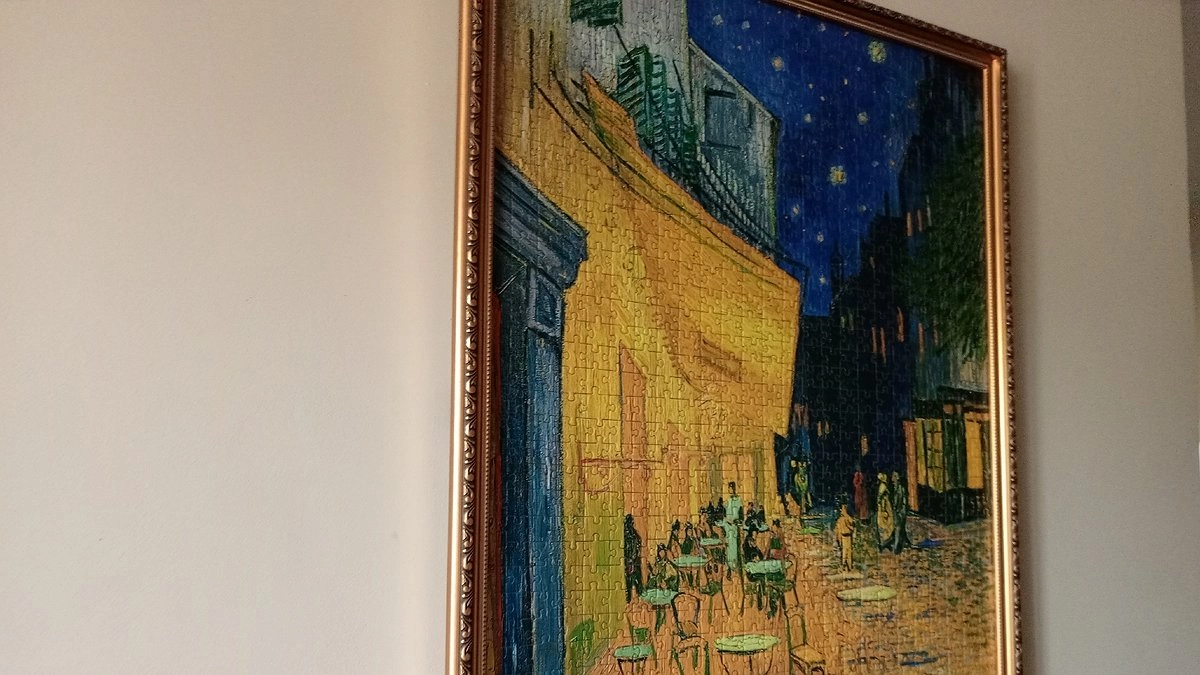 Ремонт цел, стены как новые: 5 хитрых способов повесить картины без сверления