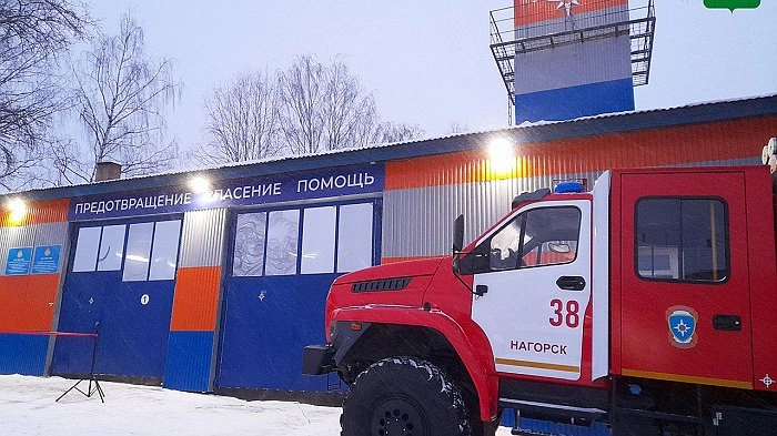Главная картинка новости: Фасад обновили, «Урал» подарили: в Нагорске закончился ремонт пожарно-спасательной части