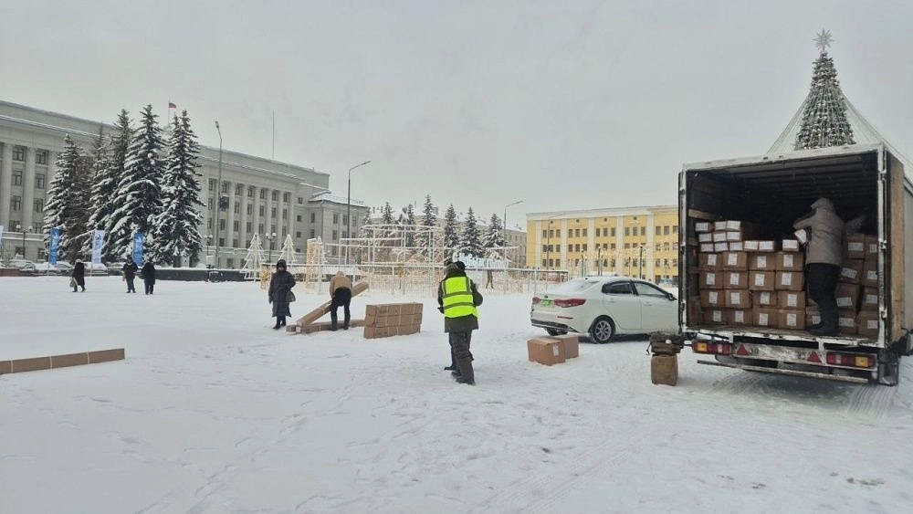 Главная картинка новости: Горки на Театральной площади будут радовать кировчан уже на этой неделе