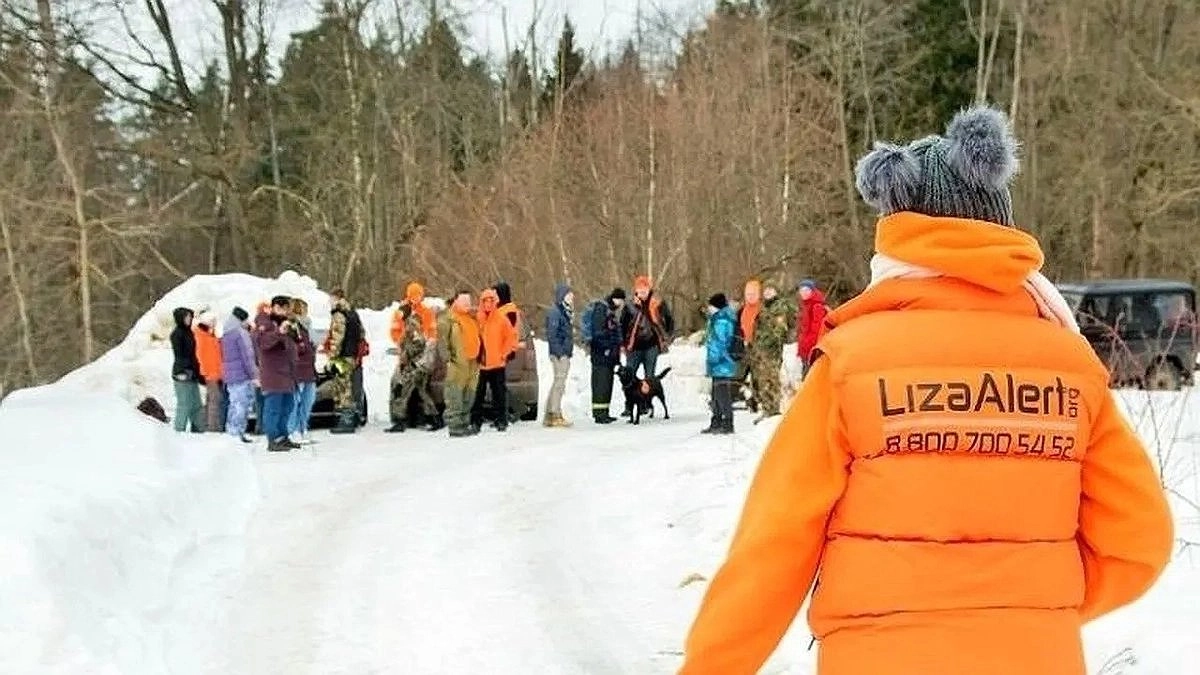 В Кировской области ищут 35-летнюю женщину в красной куртке