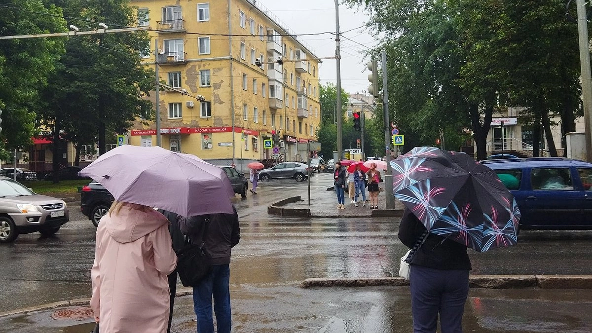 Россия ощутит на себе промозглое дыхание осени: синоптики предупредили метеозависимых о сложной погоде - июль прославится потопами