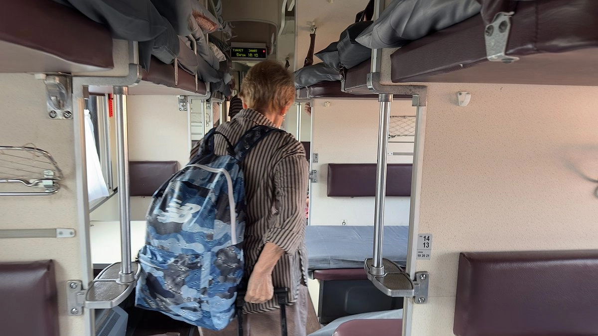 «За что платить?» — проводница выгнала пассажира с верхней полки после трёх часов пути