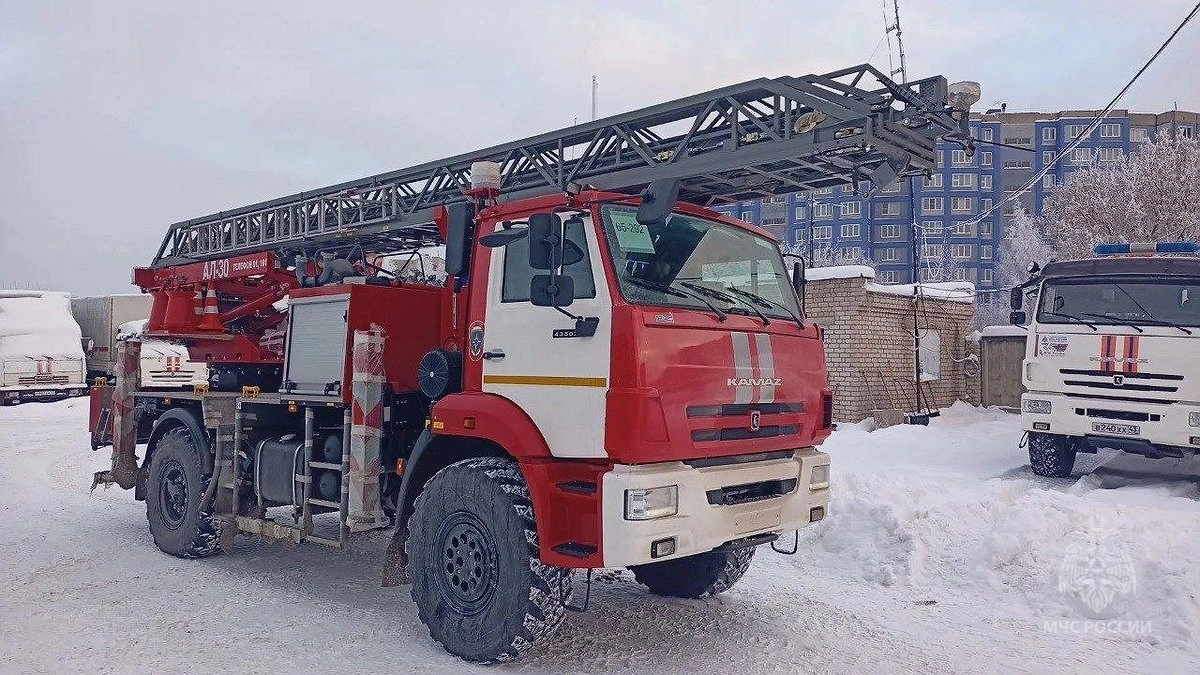 Главная картинка новости: В Кировской области в новогоднюю ночь произошло шесть пожаров и девять ДТП