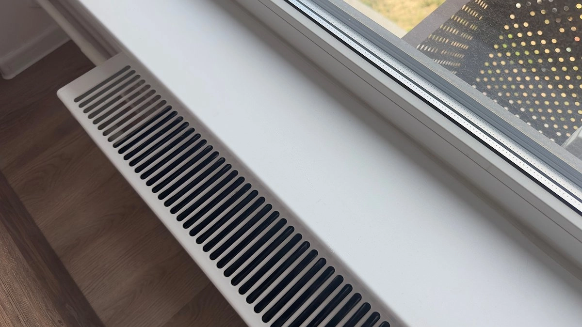 Подоконник больше не холодный, и перестало дуть из стыков: 3 шага и дома тепло даже в - 40