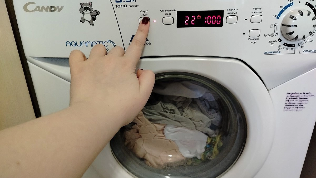 Даже не думала, что многие и не знают, что они неправильно стирают – 3 ошибки при стирке, которые допускают почти все