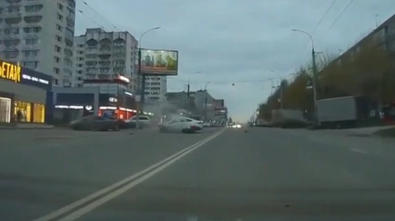 Обнародовали видео с разбившимся насмерть в ДТП мотоциклистом в Кирове