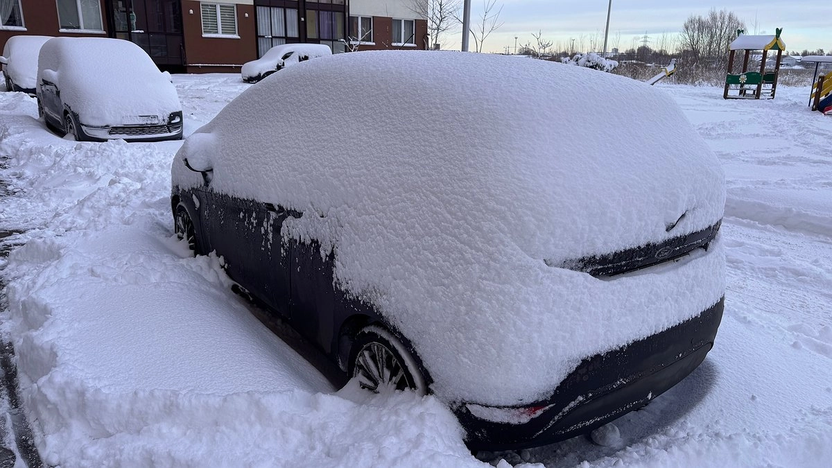 Главная картинка новости: Как долго машина может стоять под снегом - запомните раз и навсегда