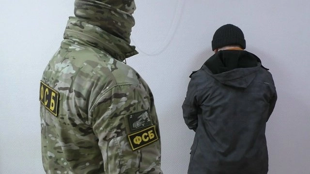 Главная картинка новости: ФСБ задержала жителя Кирова за оправдание терроризма в Телеграме
