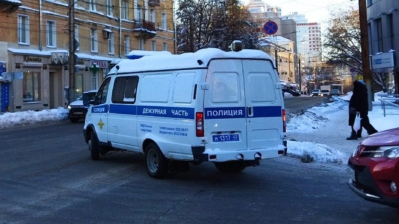 23-летний кировчанин стал жертвой разбойного нападения в подъезде дома на улице Московской