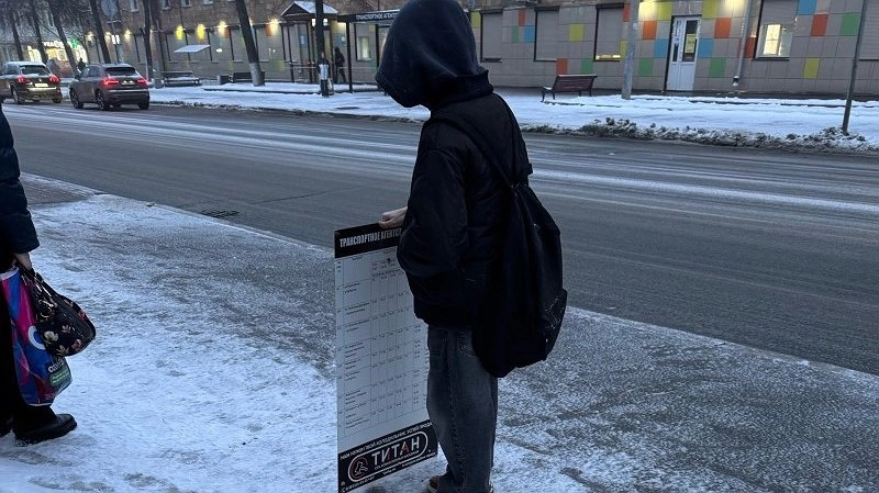 Школьников обвинили в краже расписания на остановках в Кирове