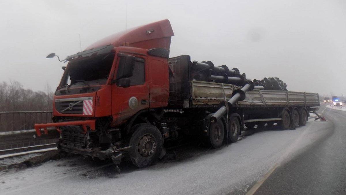 В Орловском районе в ДТП погиб 61-летний водитель грузовика