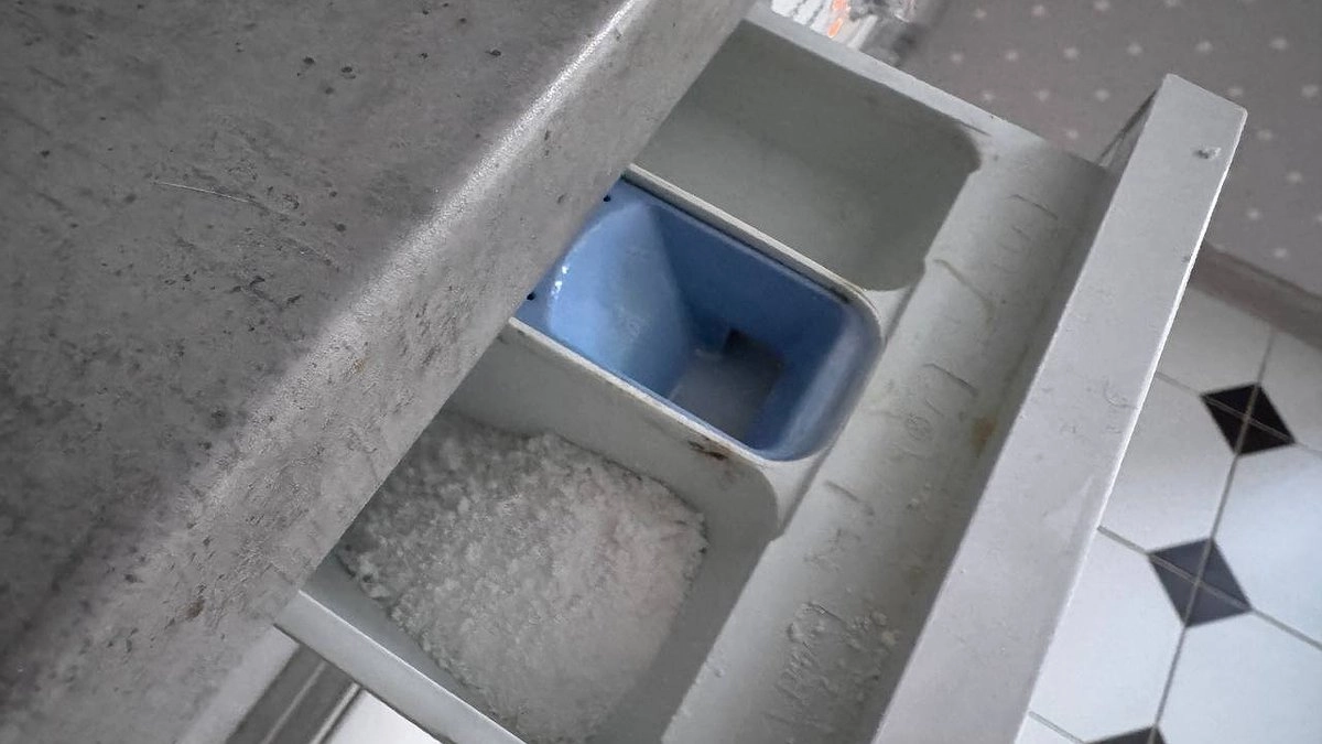 Куда заливать гель в стиральной машине: ошибка, из-за которой бельё остаётся грязным - промахиваются 89% хозяек