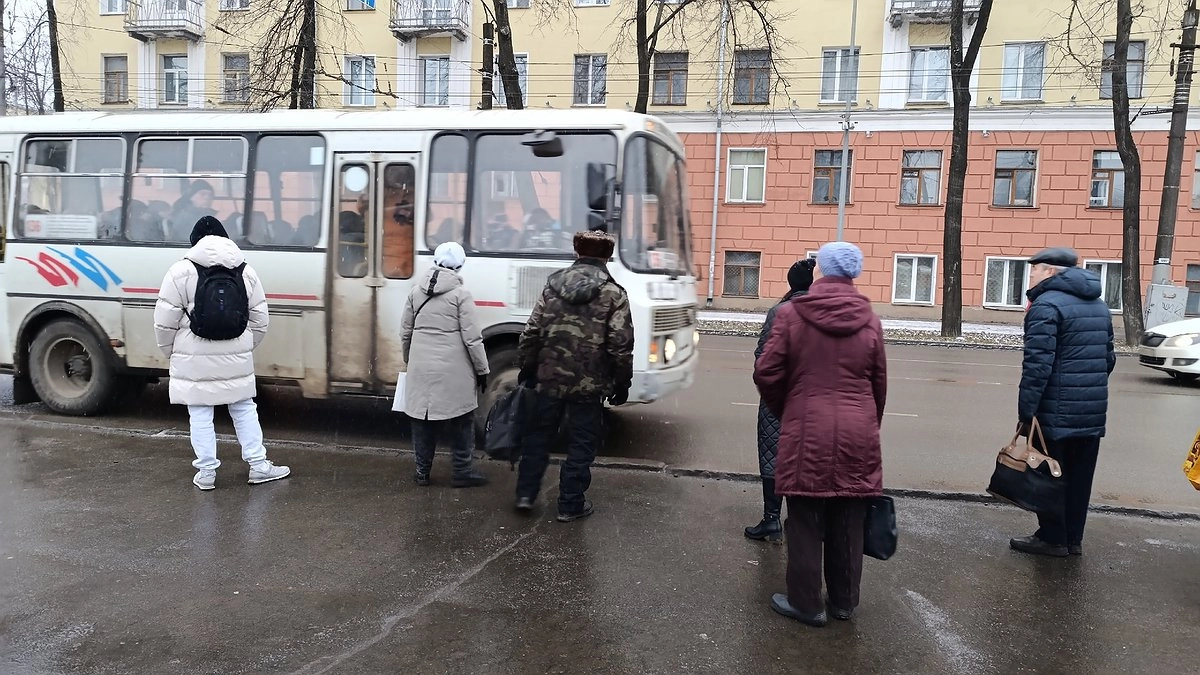 В Кирове автобус до Федяковского кладбища будет ходить чаще