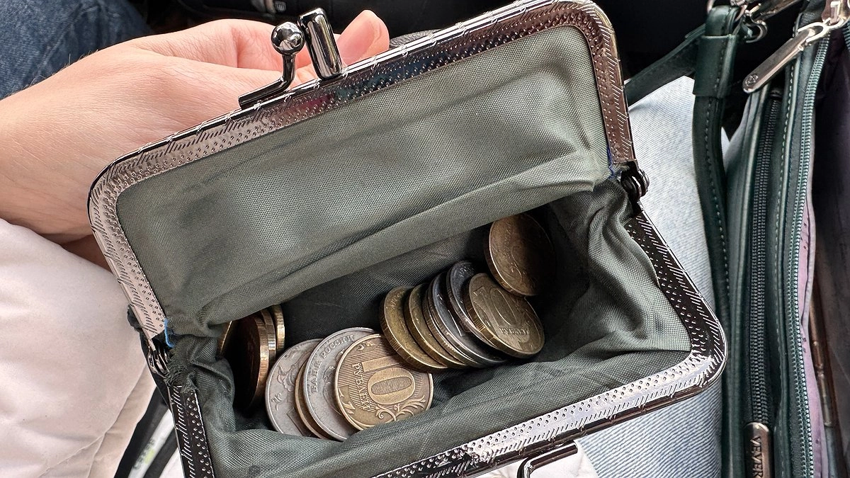 Главная картинка новости: Россиянам усложнят получение наличных в кассах банков: есть ли повод для паники или волноваться не стоит?