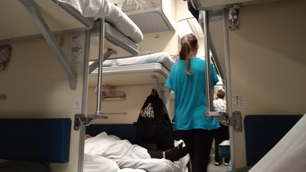 Подруга сэкономила и взяла верхнюю полку для поездки с ребенком - она уверена, что ей точно уступят. Мамочки обнаглели окончательно