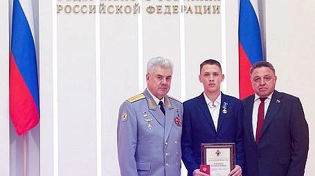 Вытащил из ледяной воды: 16-летний студент из Санчурска спас жизнь ребенку и получил награду в Совете Федерации