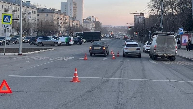 Девушка на Ладе сбила пешехода у цирка в Кирове