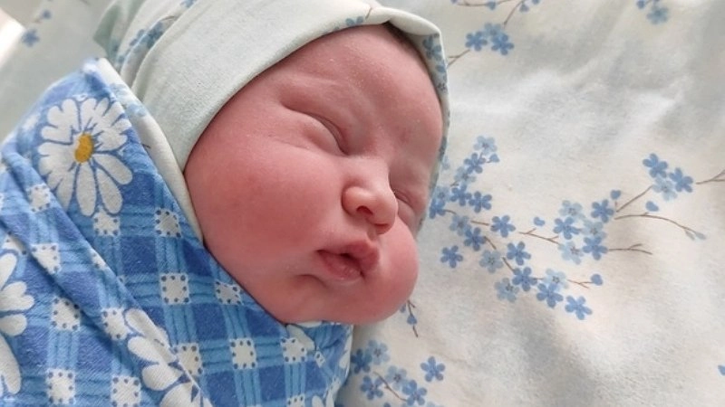 Главная картинка новости: "В честь бога огня": в Кировской области родители назвали ребенка древним славянским именем