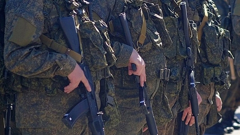 Российские власти будут помогать участникам СВО и членам их семей найти работу: Путин подписал закон