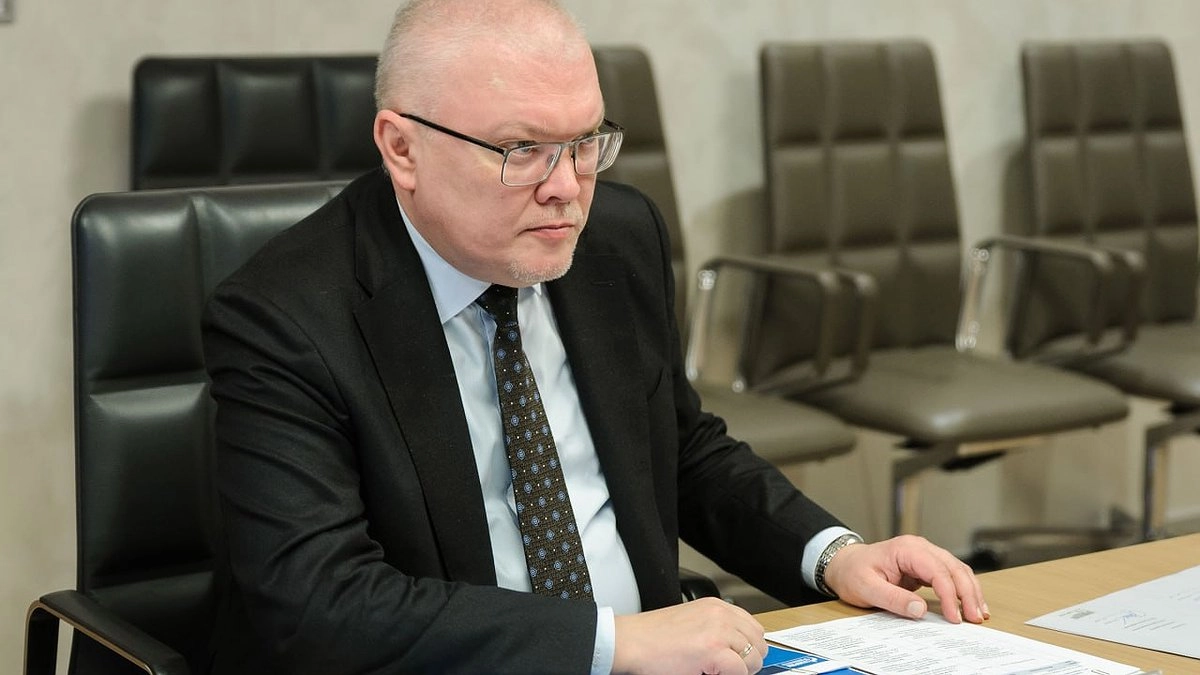 Главная картинка новости: Соколов рассказал о перестановках в кировском правительстве