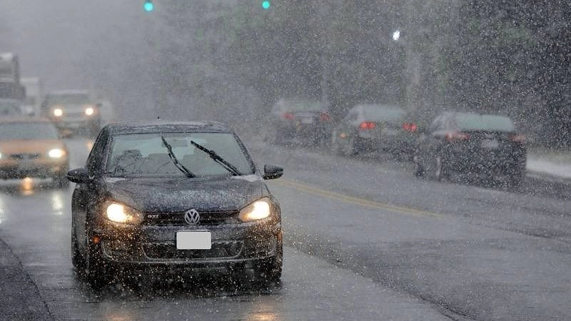 Кировские автоинспекторы призвали водителей сменить резину и стиль вождения