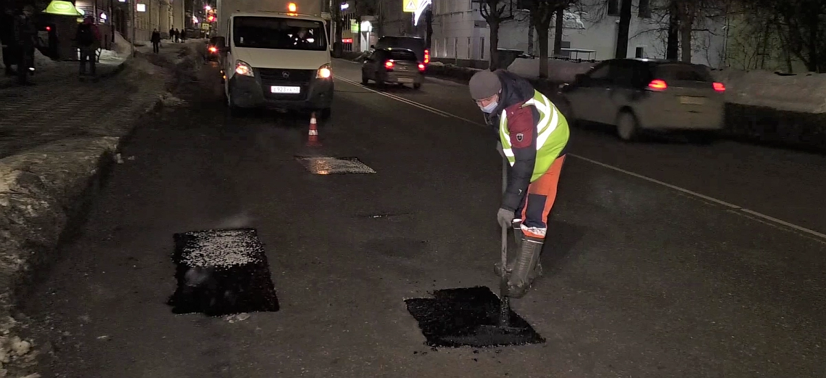 Кировчан просят сообщать о ямах на дороге